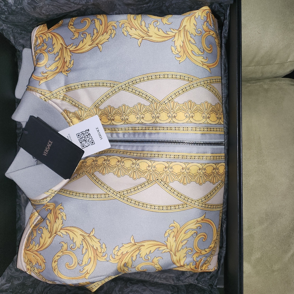 Versace Men's Baroque-Print Lightweight Shirt Jacket in Light Gray and Gold